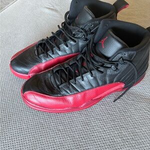 Jordan Men's Black and Red Sneakers